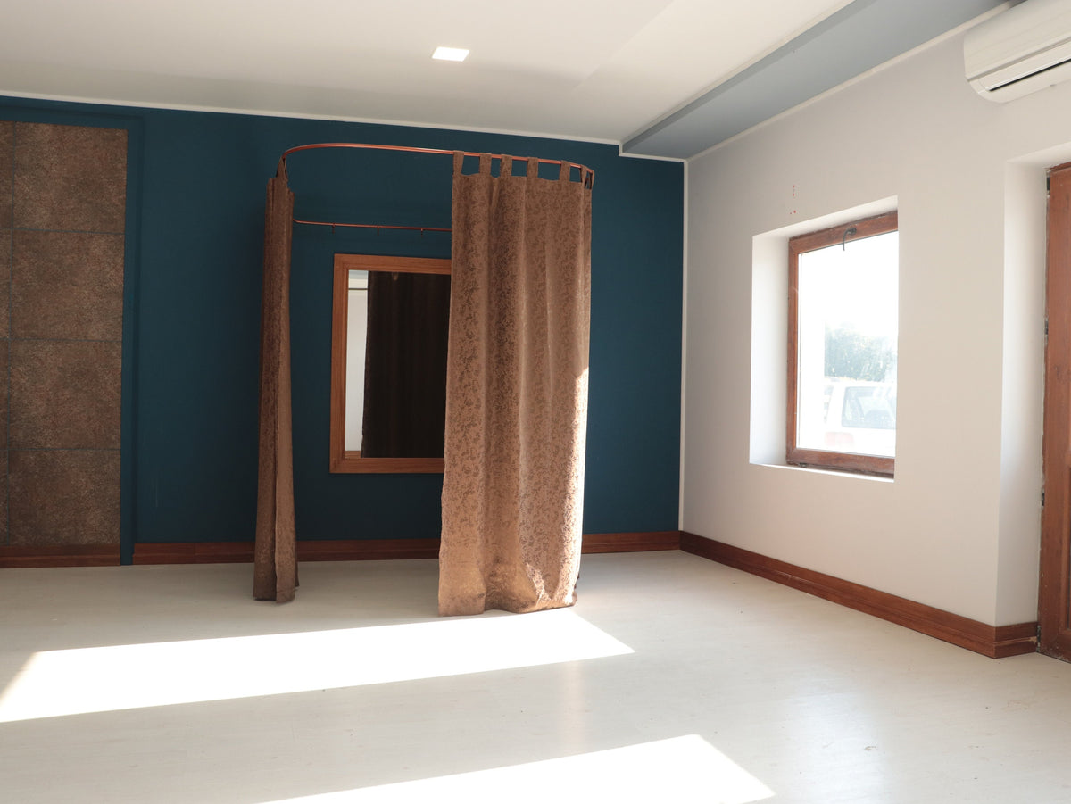 U shaped Standing Square Oval Fitting and Dressing Room with Clothes Hanger for Wall Montage with 2 Straight Floor Supports- 210 cm(83") High