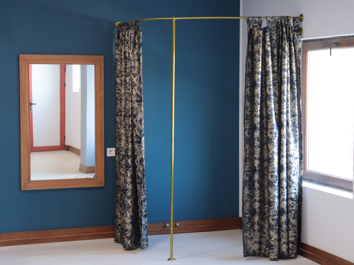 Corner Standing Oval Fitting and Dressing Room for Wall Montage with 1 Straight Floor Support- 210 cm(83") High