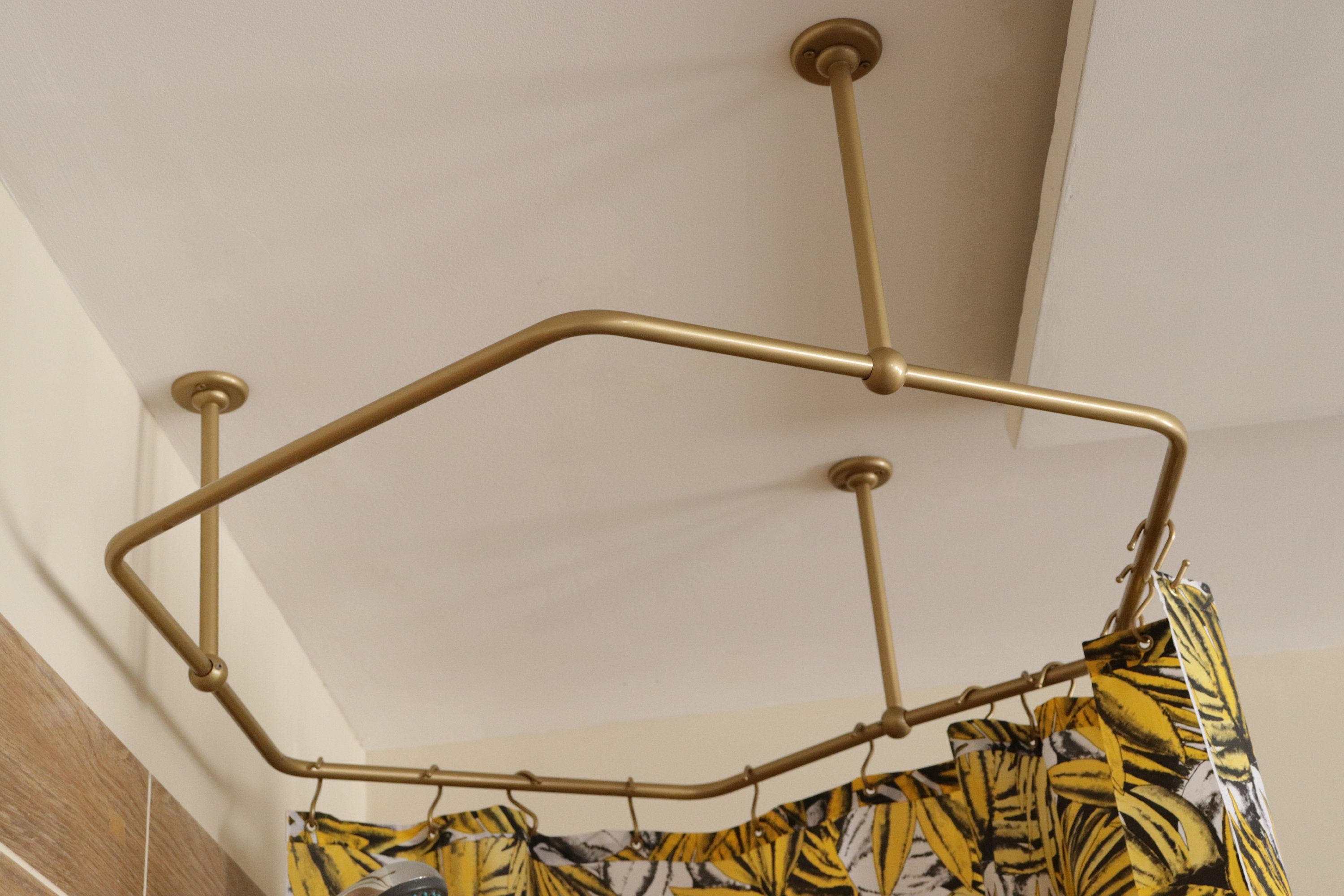 HoneyComb Shaped 360 degrees Curtain Rod for Fitting & Dressing rooms and Bathrooms, with Ceiling Brackets