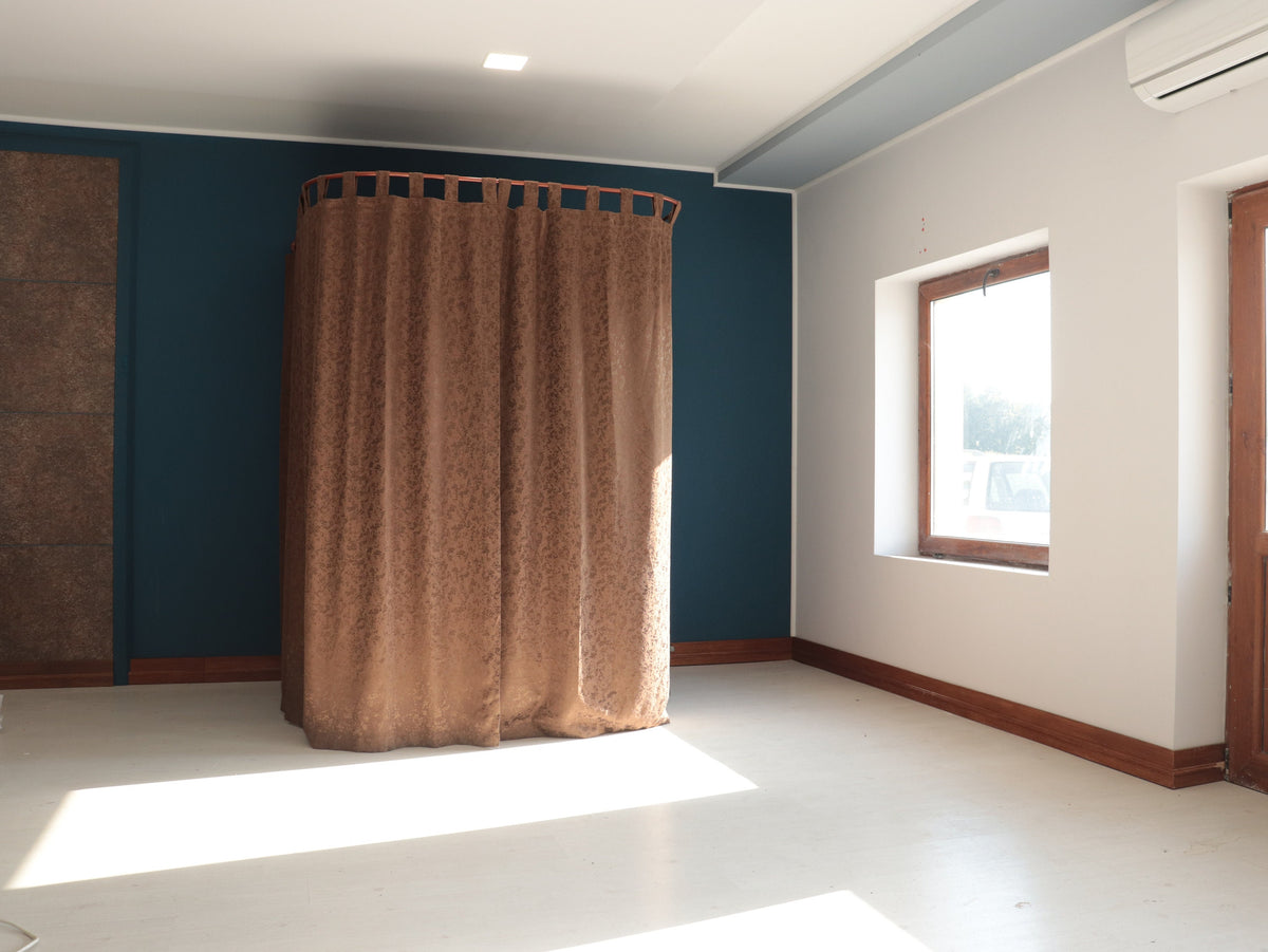 U shaped Standing Square Oval Fitting and Dressing Room with Clothes Hanger for Wall Montage with 2 Straight Floor Supports- 210 cm(83") High