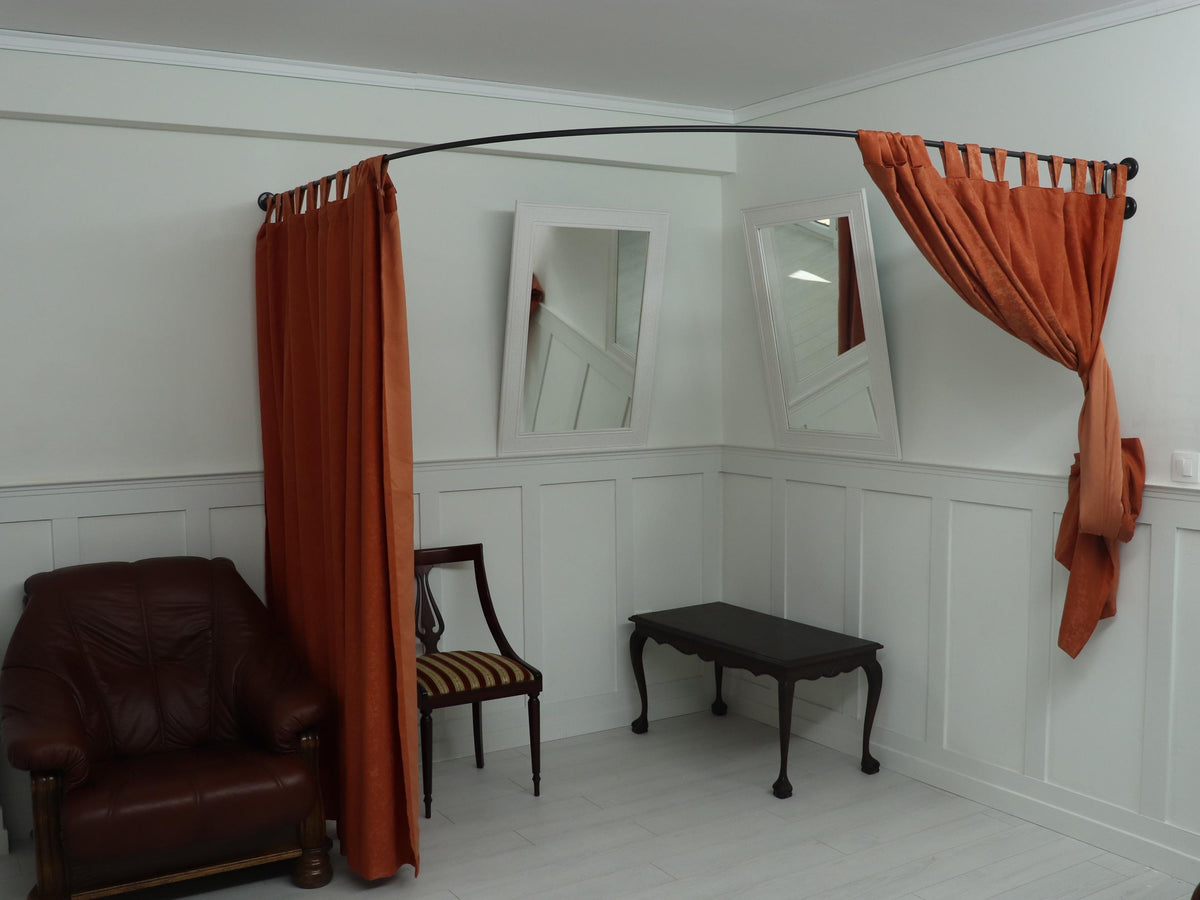 Corner Standing Oval Fitting and Dressing Room for Wall Mounting with Italian Style Curved Wall Supports