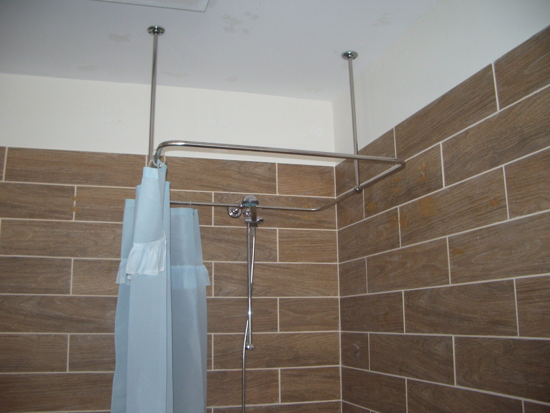 Square Shaped 360 degrees Shower Curtain Rod for Bathroom, Fitting and Dressing room with Wall & Ceiling Brackets