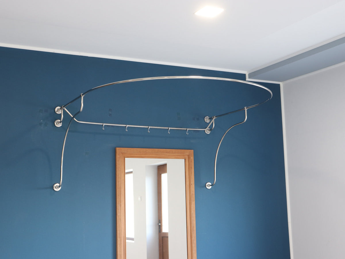 U-Shaped Fitting and Dressing Room for Wall Montage with Italian Style Curved Wall Supports