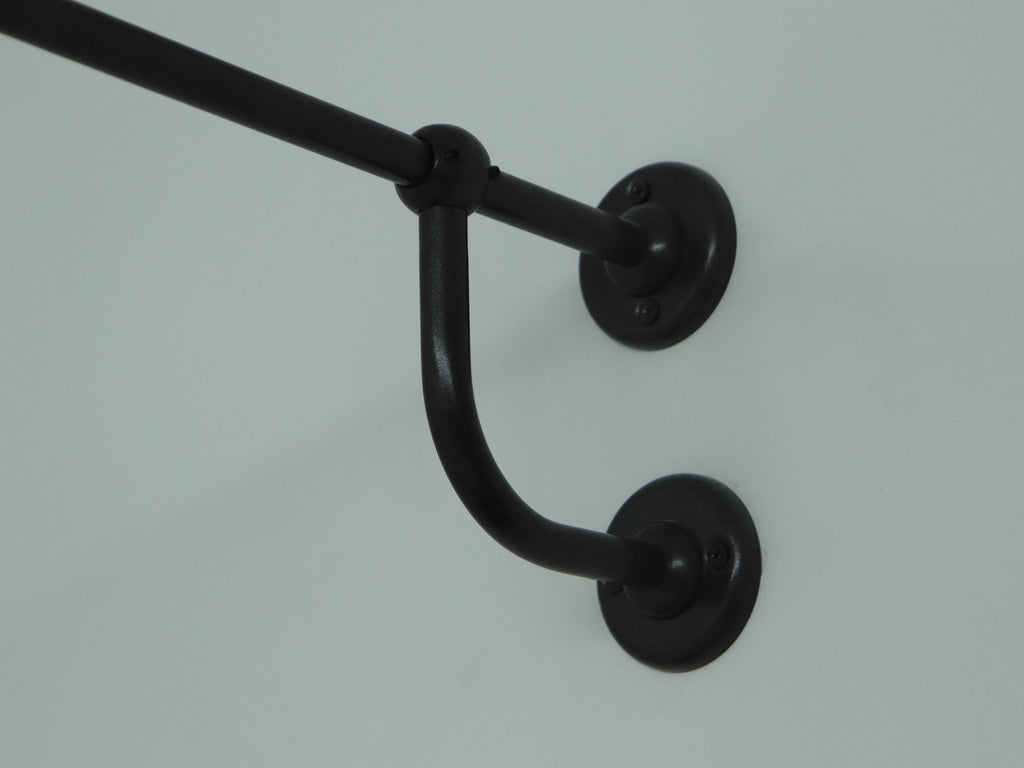 Corner Standing Oval Fitting and Dressing Room for Wall Mounting with Italian Style Curved Wall Supports
