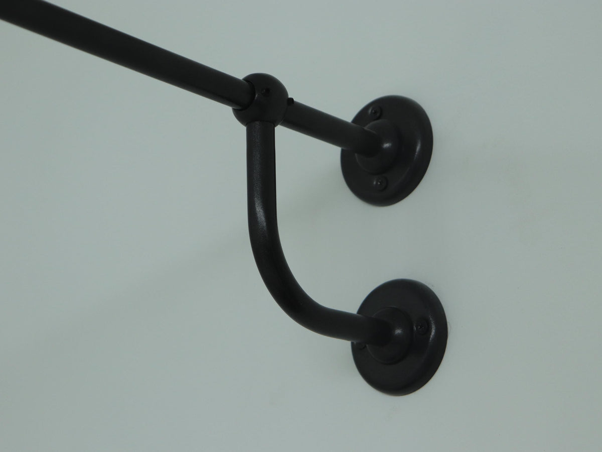 Corner Standing Oval Fitting and Dressing Room for Wall Mounting with Italian Style Curved Wall Supports