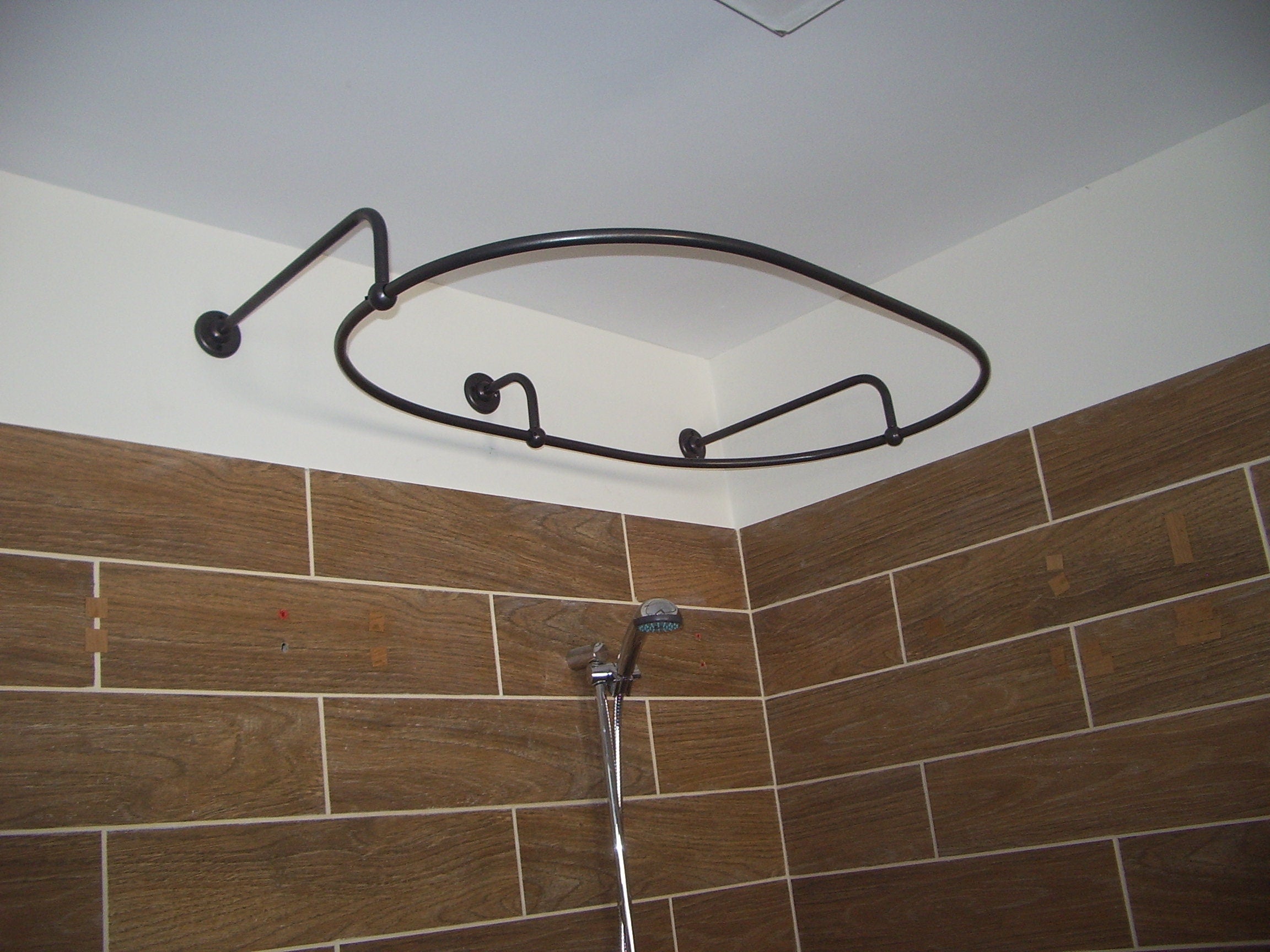 Oval Shaped 360 degrees Shower Curtain Rod for Bathroom, Fitting and Dressing room with Wall Brackets at Custom Size