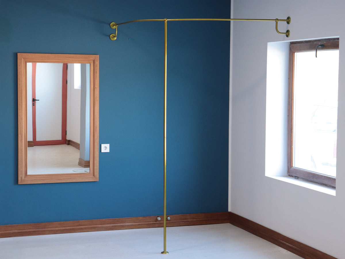 Corner Standing Oval Fitting and Dressing Room for Wall Montage with 1 Straight Floor Support- 210 cm(83") High