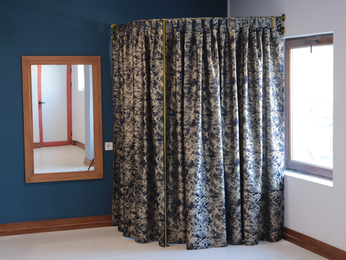 Corner Standing Oval Fitting and Dressing Room for Wall Montage with 1 Straight Floor Support- 210 cm(83") High